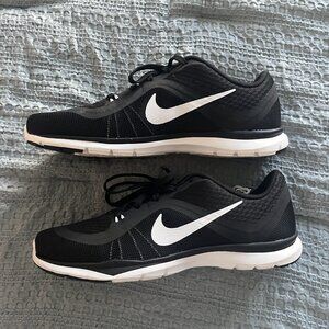 Nike Size 9 Wide Flex Experience RN 4 Running Shoes - like new